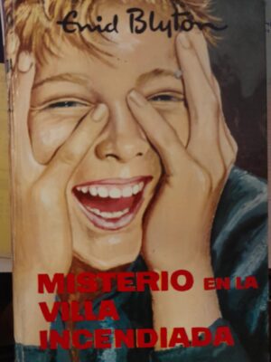 Misterio en la villa incendiada