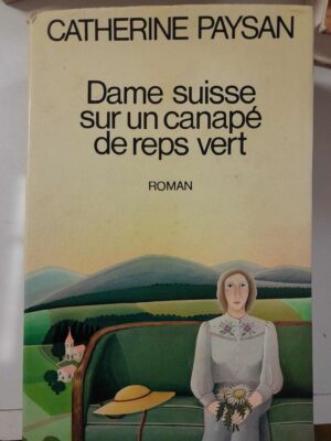 Fr Dame suisse sur un canapé de reps vert